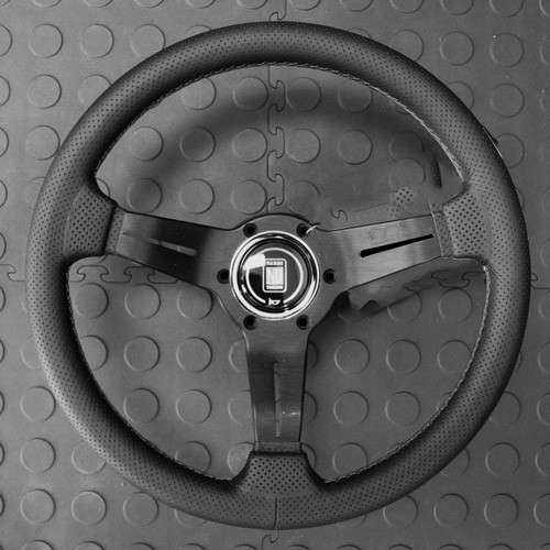 Nardi Deep Corn REV9 Special Edition 330MM (White Stitching)